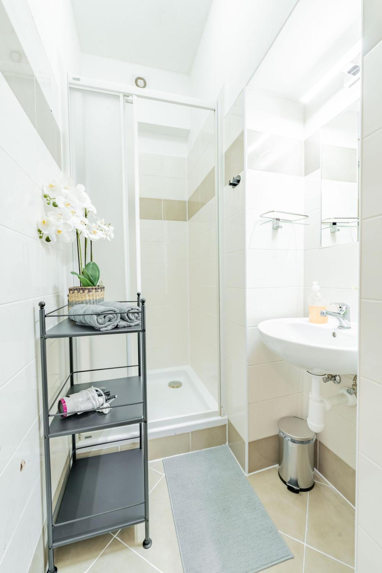 Stellar Female Albergue Praga